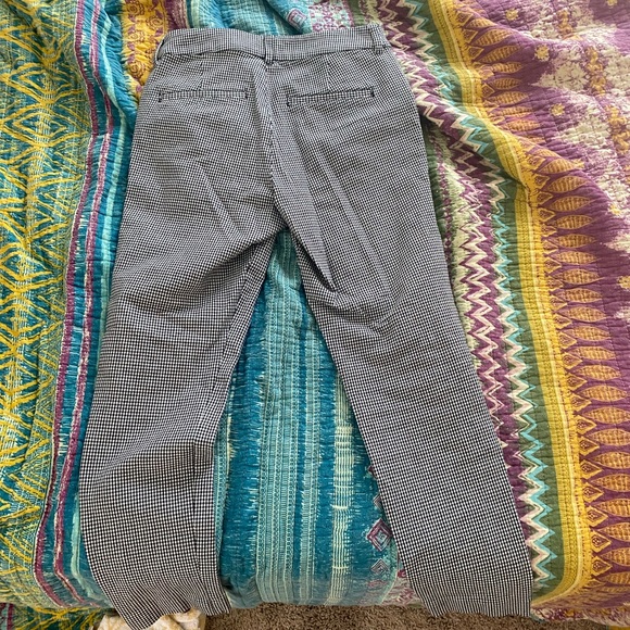 Old Navy High Rise Pixie Pants - Picture 2 of 3